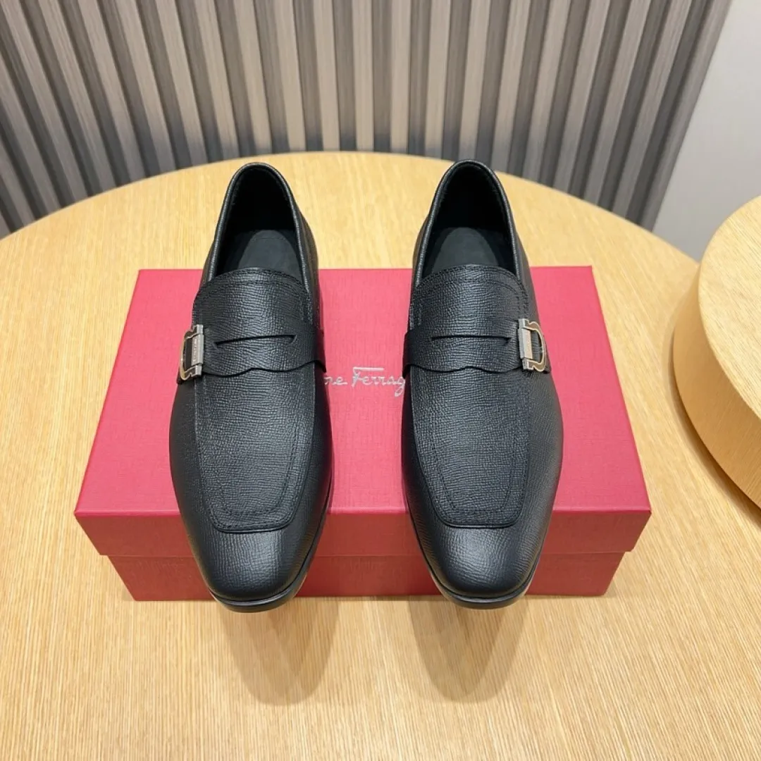 Men's Men's Shoes💰P640💰🔥《Ferragamo》👏Latest • High-end top brand luxury ~ purchasing agency, top quality ~. New fashionable business men's shoes🔜The uppers are made of original open-edge beaded cowhide➕cowhide·lining, with fine workmanship. The original stylish and soft combination wear-resistant and non-slip outsole is light and comfortable on the feet. The real thing looks better in real photos. Size: 38--44